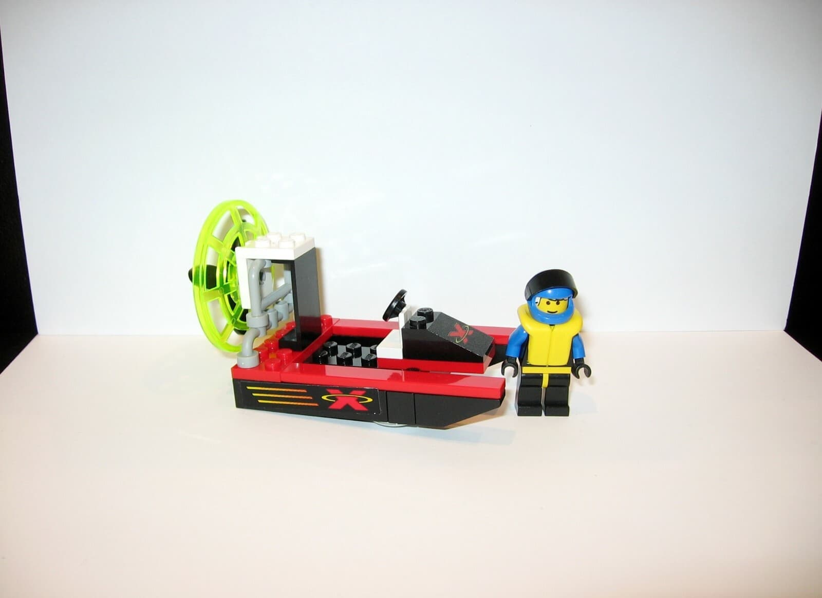 Listing photo for Lego set 6567 Speed Splasher – 28 Pieces – 1 Figure – Town – Extreme Team
