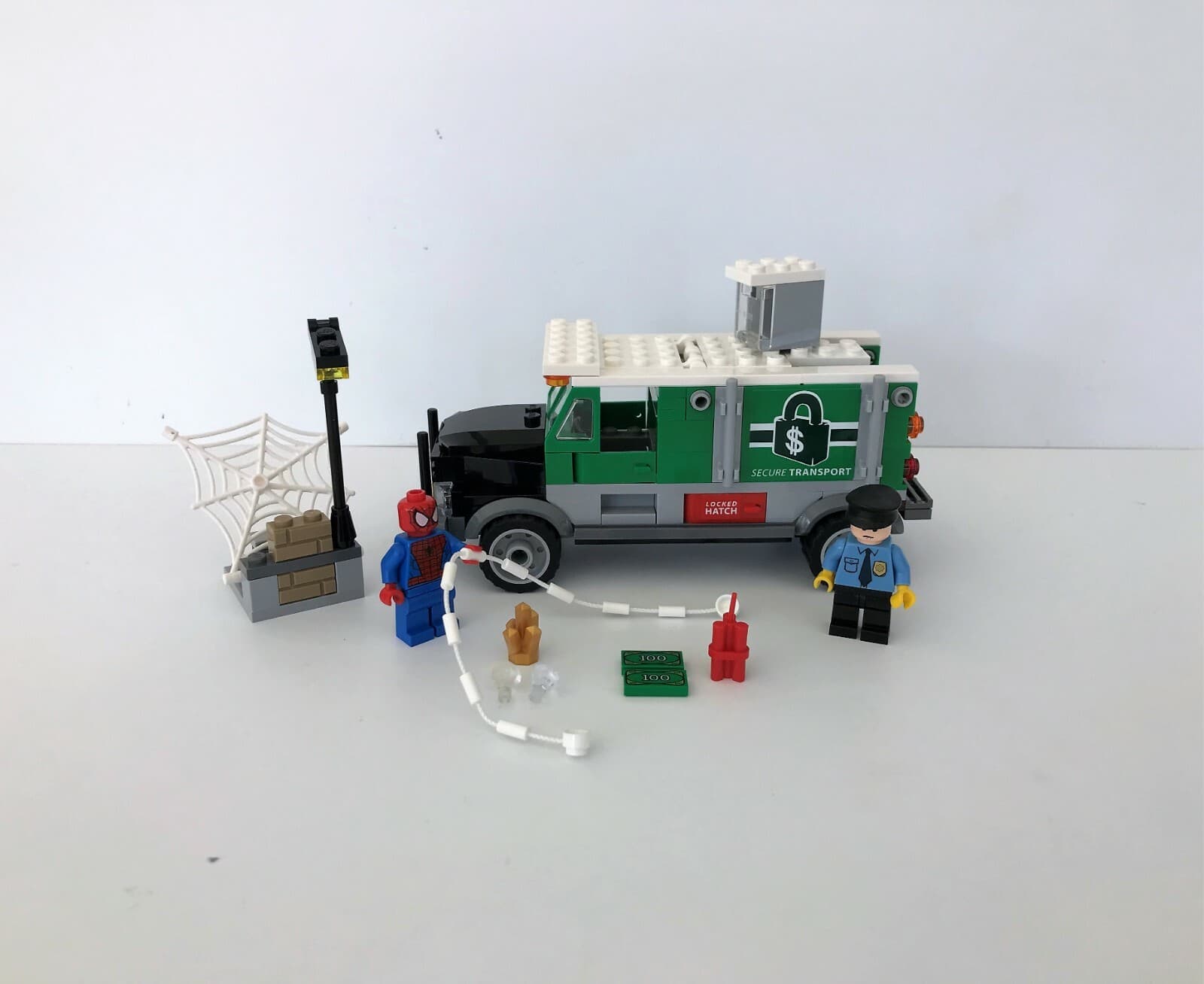 Listing photo for Lego set 76015 Doc Ock Truck Heist – 211 Pieces – 2 Minifigs – Super Heroes