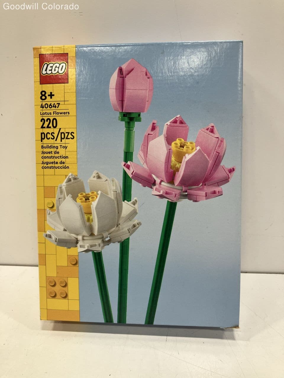Listing photo for LEGO Lotus Flowers 40647 Building Toy Set 220 Pieces Boxed