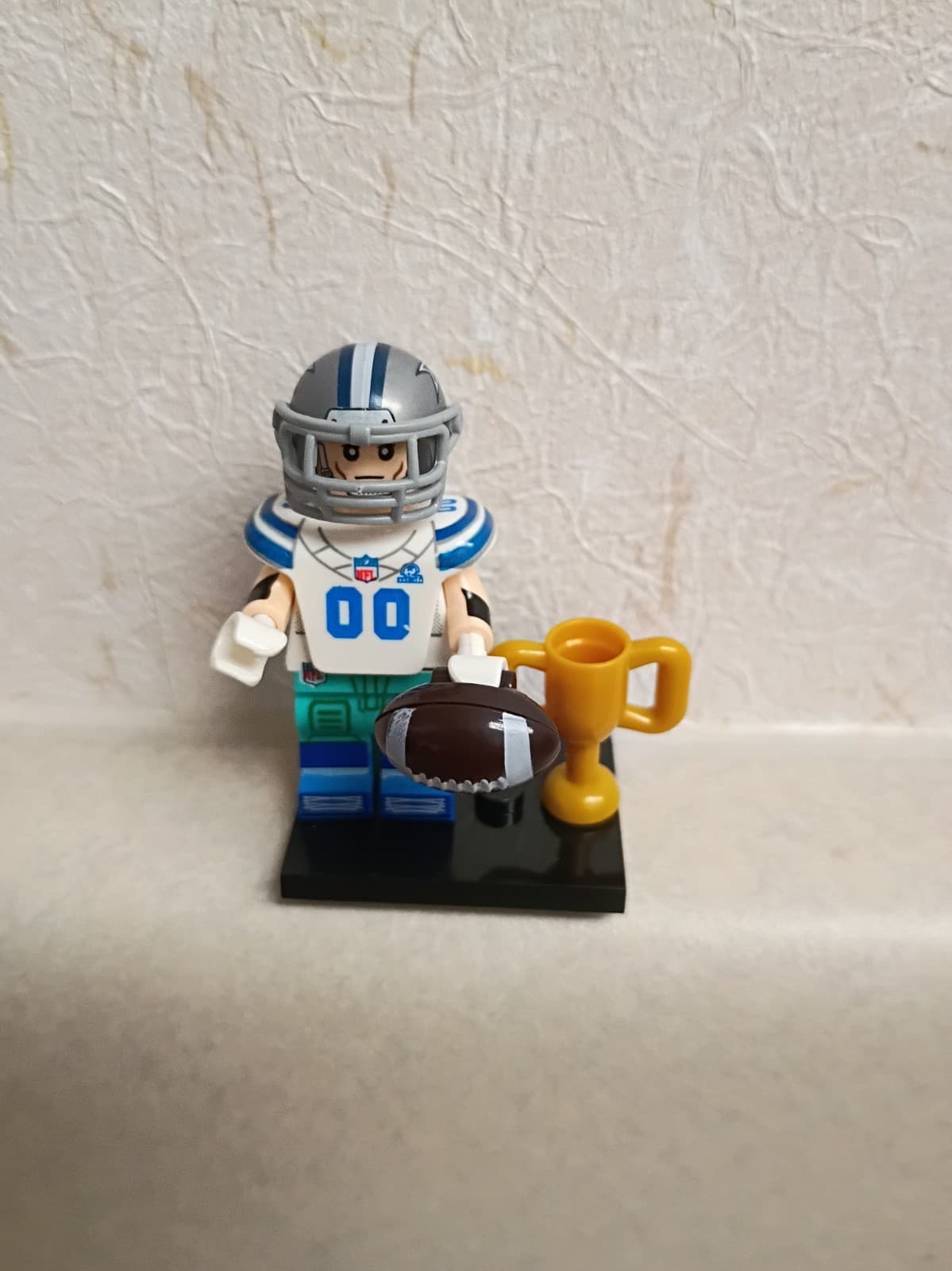 Listing photo for DALLAS COWBOYS NFL FOOTBALL PLAYER TROPHY LEGO MINIFIGURE