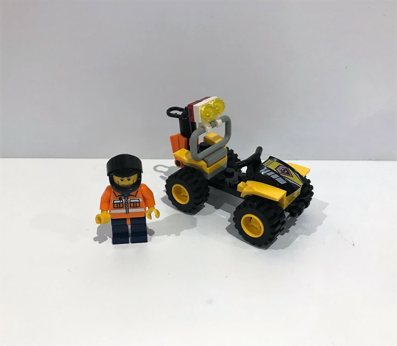 Listing photo for Lego set 7042 Dune Patrol – 35 Pieces – 1 Figure - Town