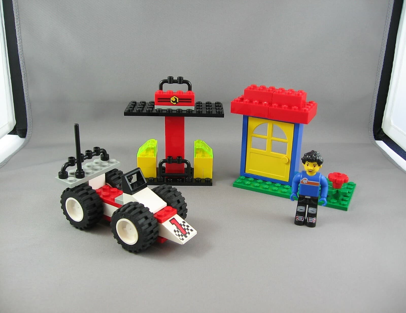 Listing photo for Lego set 4173 Max’s Pit Stop – 57 Pieces – 1 Figure - Creator
