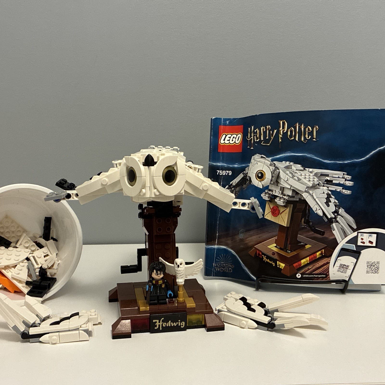 Listing photo for Lego Hedwig Owl W/Booklet Harry Potter 75979