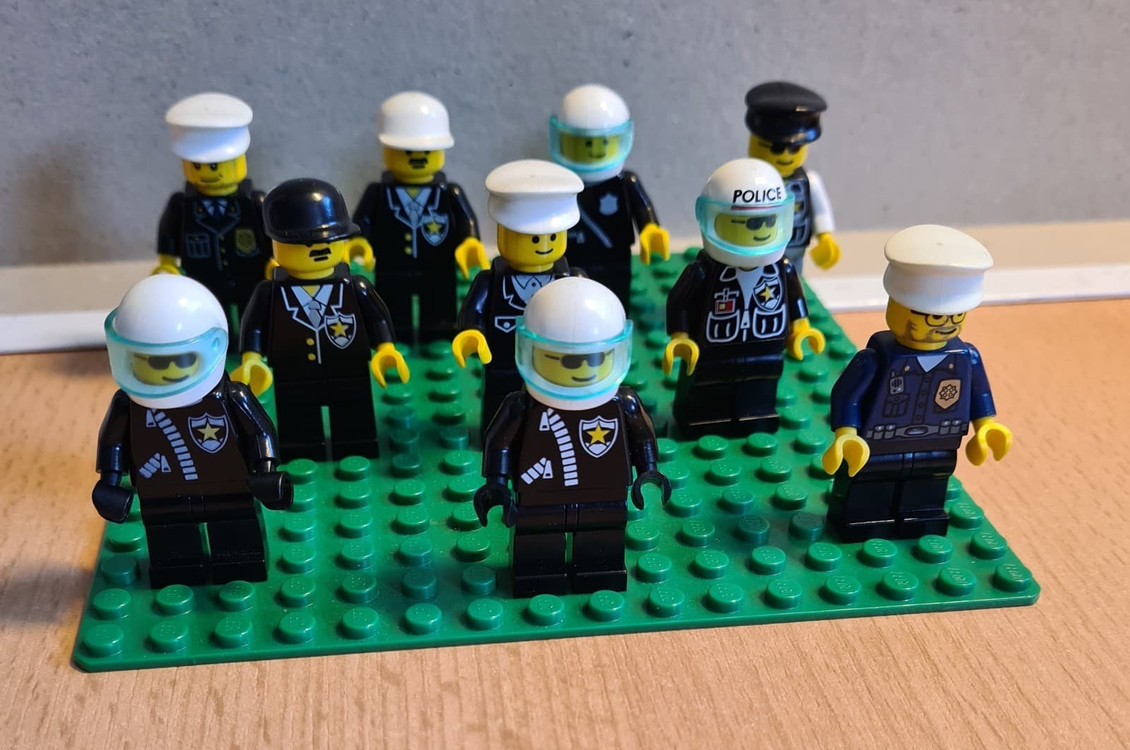 Listing photo for Lego System, City, Minifigures 10 x Police
