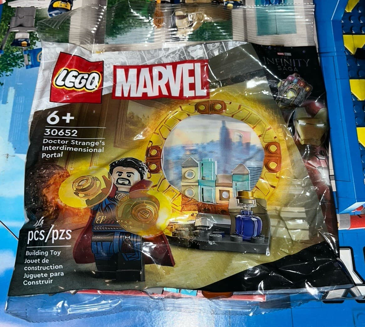 Listing photo for LEGO Marvel Super Heroes Doctor Strange's Interdimensional Portal Red Cape 30652