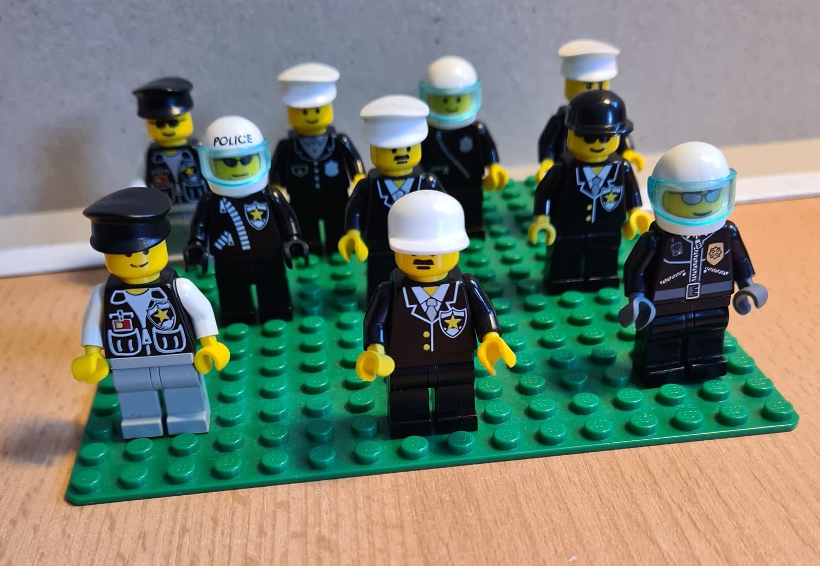 Listing photo for Lego System, City, Minifigures 10 x Police (02)