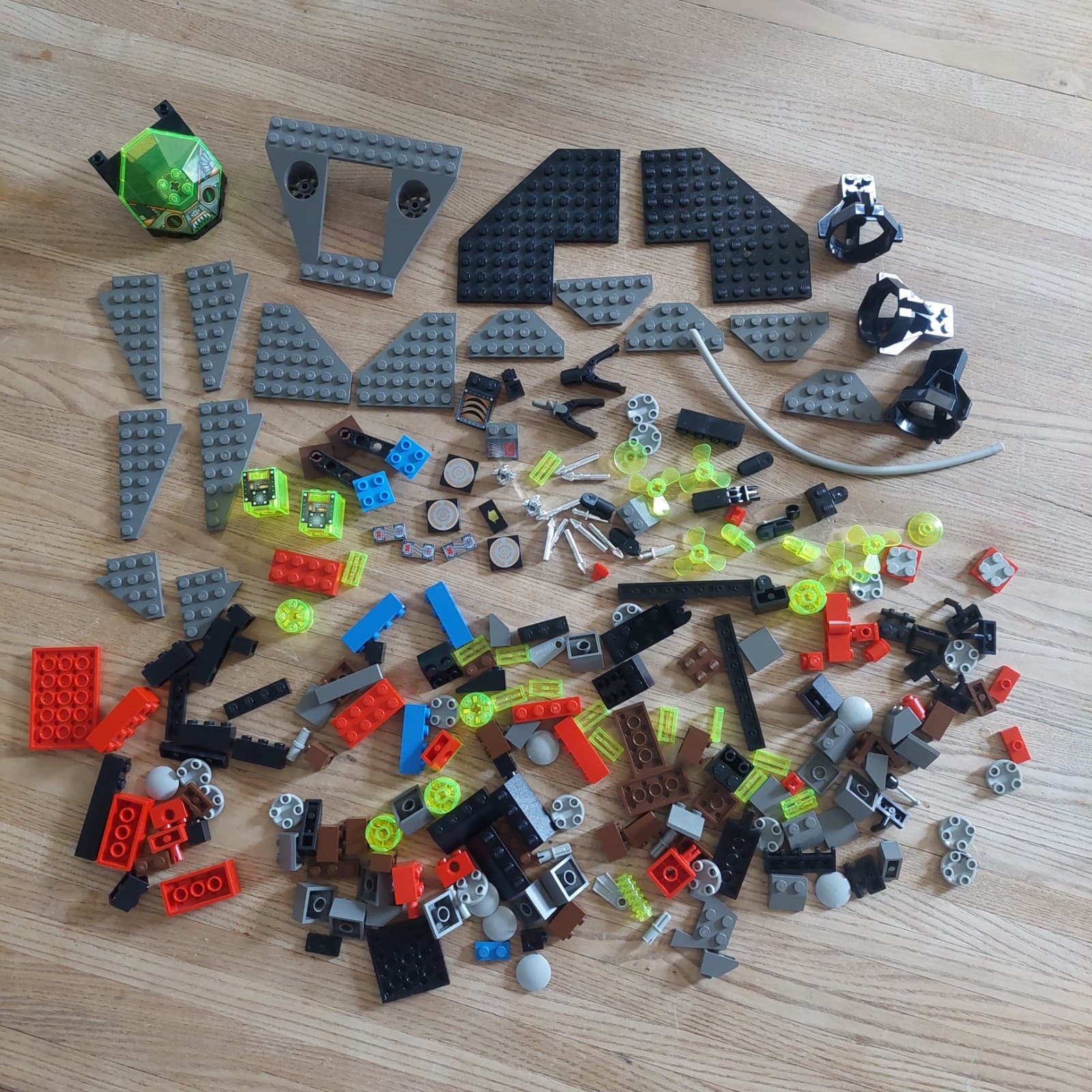 Listing photo for Lego Vintage 6160 Aquazone Stingray Sea Scorpion Not Complete