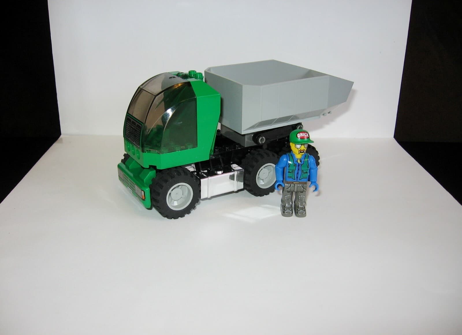 Listing photo for Lego set 4653 Dump Truck – 27 Pieces – 1 Figure – 4 Juniors