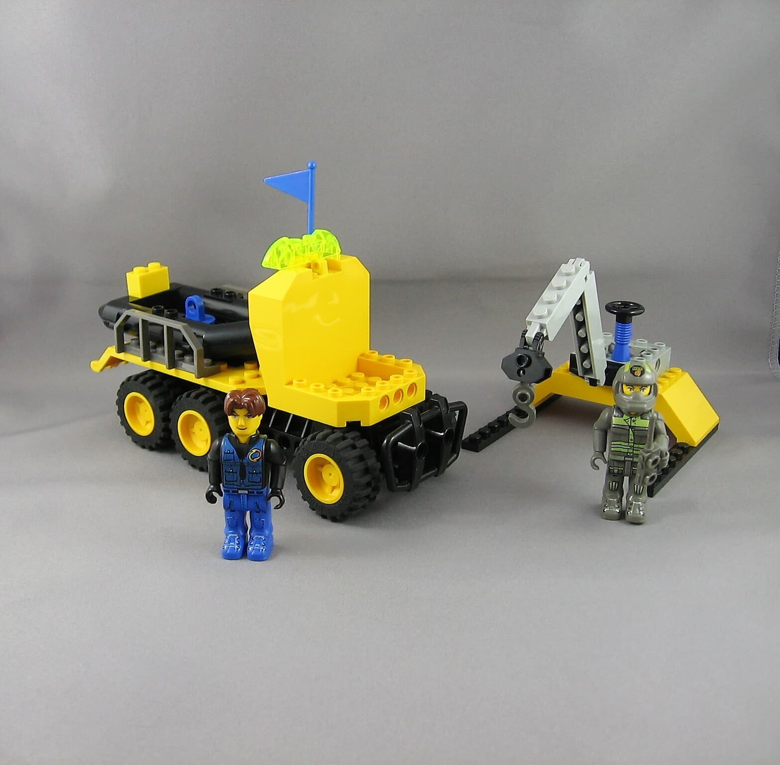 Listing photo for Lego set 4606 Aqua Res-Q Transport – 39 Pieces – 2 Minifigs – Jack Stone