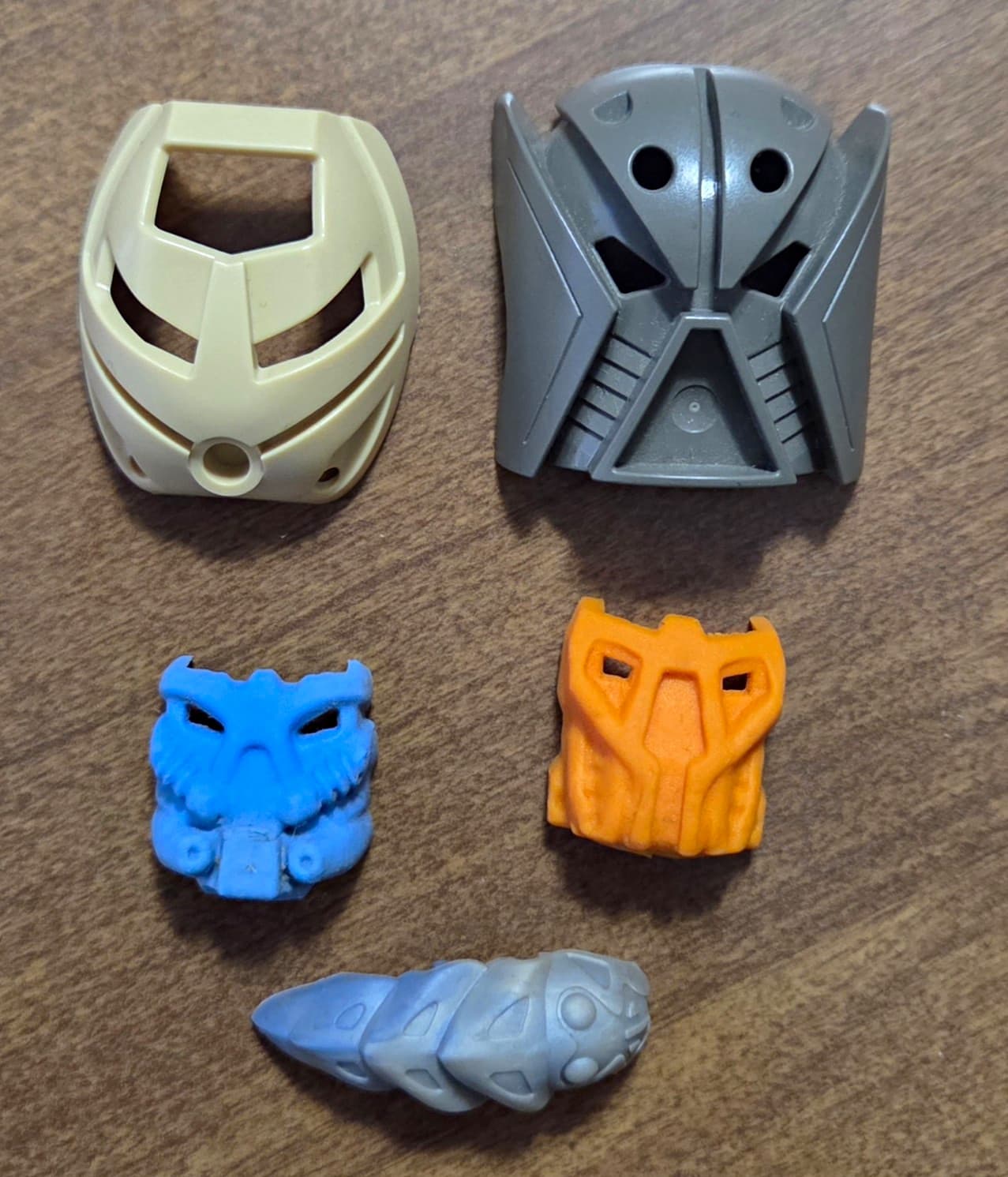 Listing photo for LEGO BIONICLE Kanohi/Krana/Kraata Lot -5 Pieces- 32567, 32570, 42042bo, kraata2