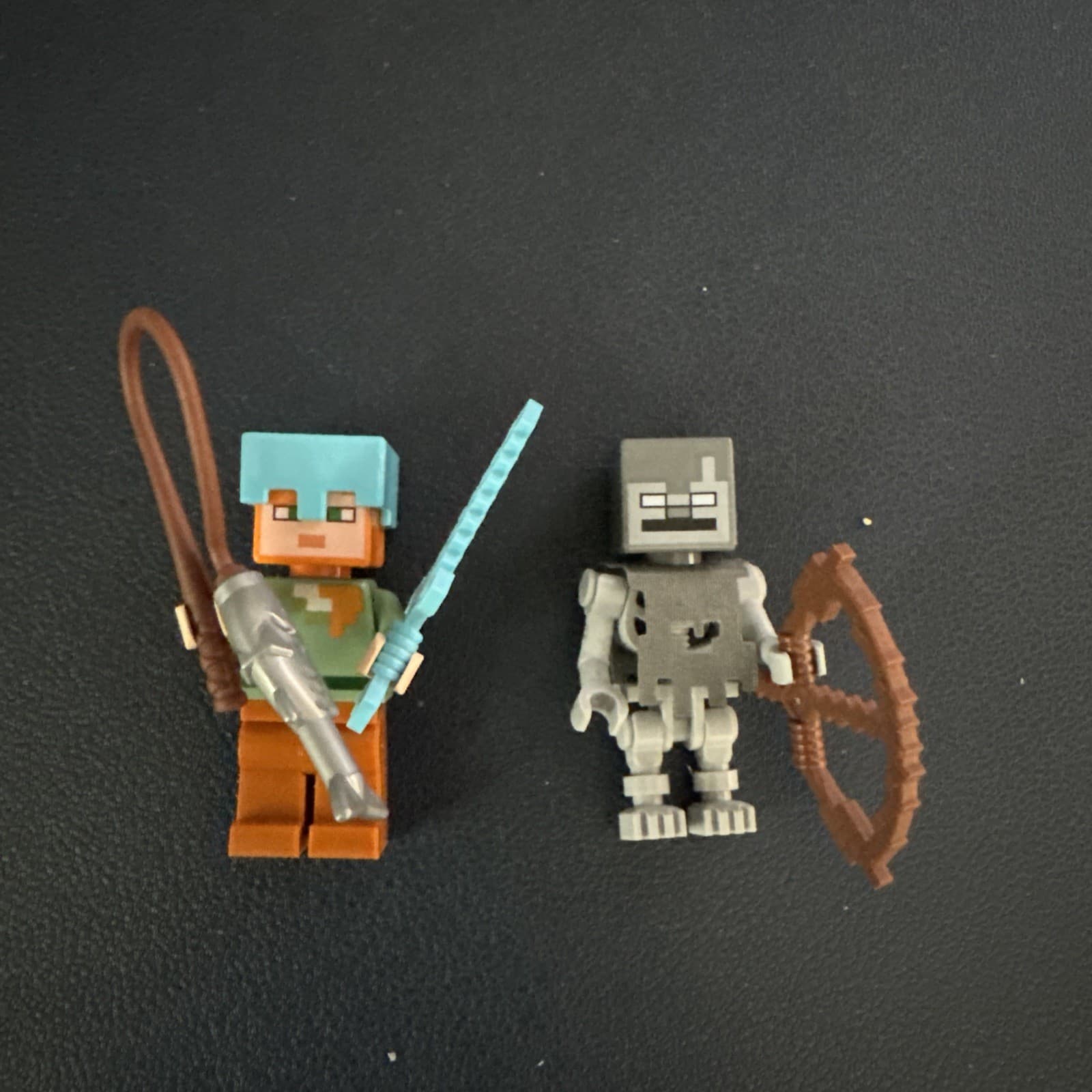 Listing photo for Lego Alex Medium Azure Helmet Minecraft Minifigure & Skeleton Stray 21142