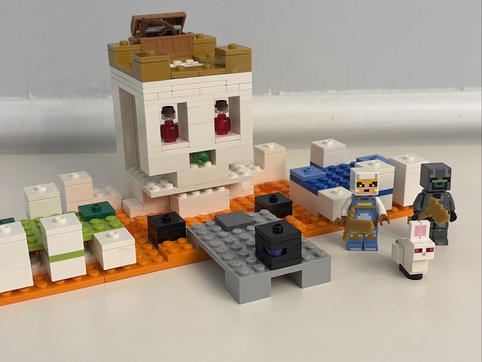 Listing photo for LEGO Minecraft: The Skull Arena (21145)